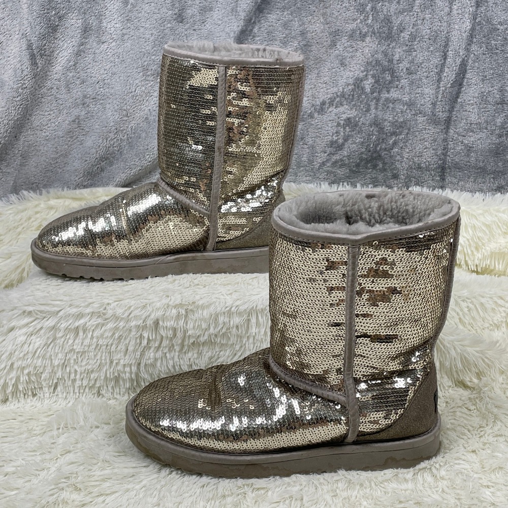 UGG Classic Short Sparkles Boots Womens 8 Gold Excellent Sequin Sheepskin 3161